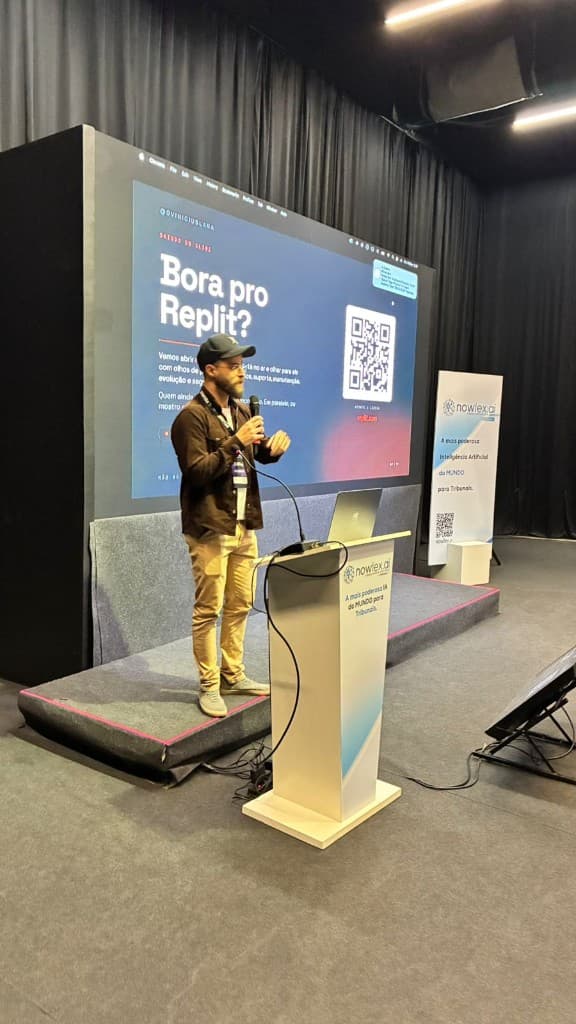 Vinicius Lana palestrando no ai-festival-startse