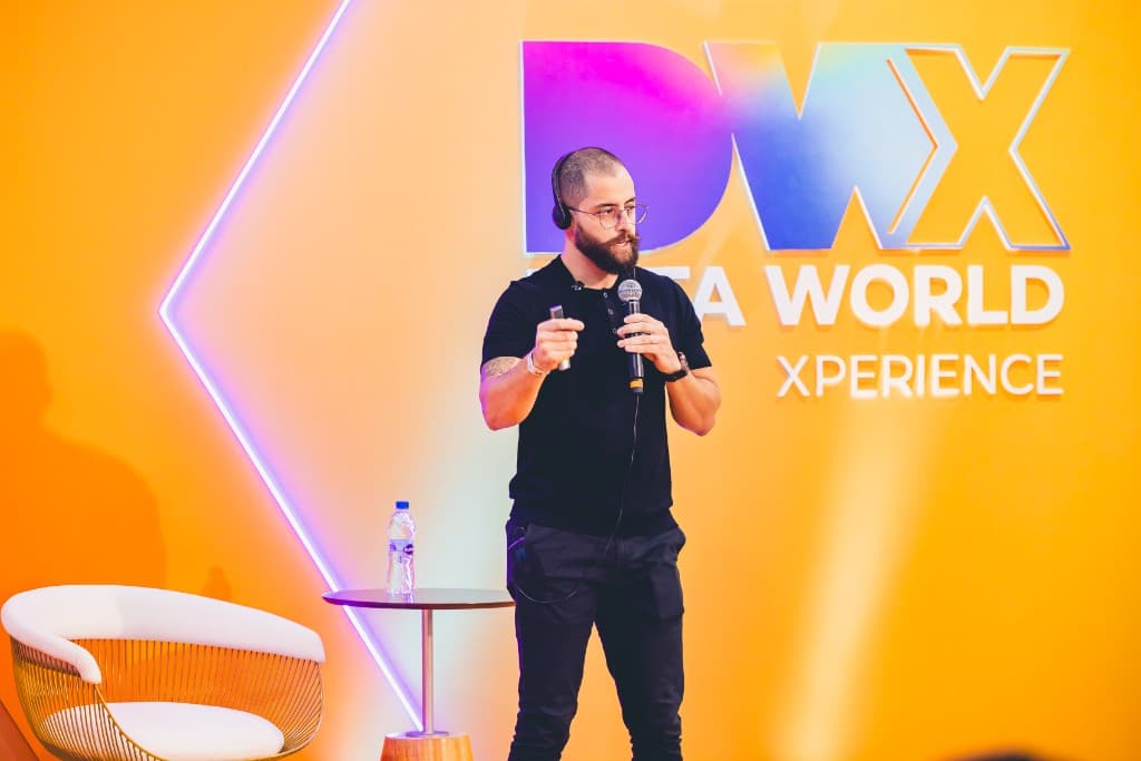 Vinicius Lana palestrando no dwx