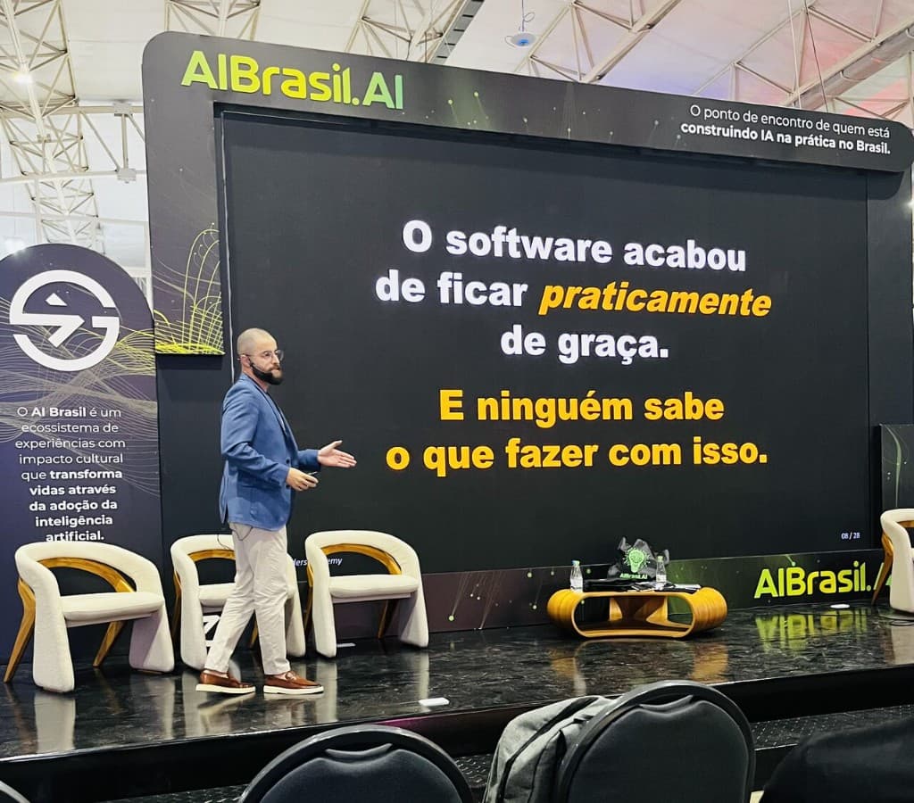 Vinicius Lana palestrando no ai-festival-startse