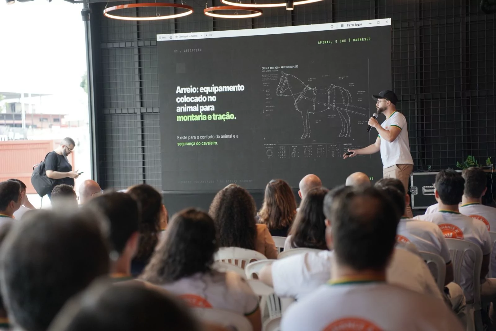Vinicius Lana apresentando Harness Engineering para um time